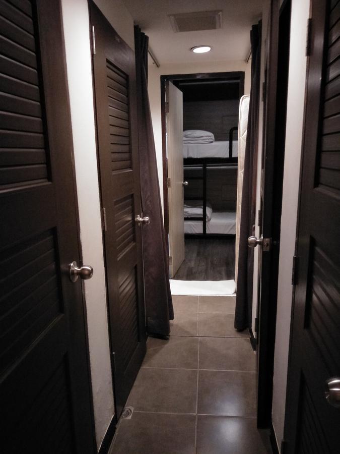 Badu Sukhumvit Dormitory Бангкок Екстер'єр фото