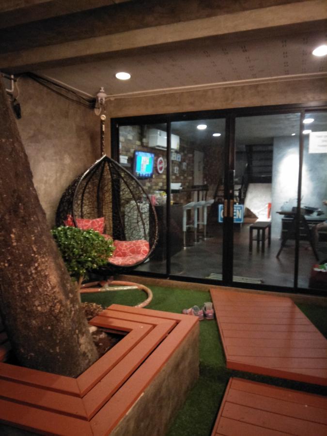 Badu Sukhumvit Dormitory Бангкок Екстер'єр фото