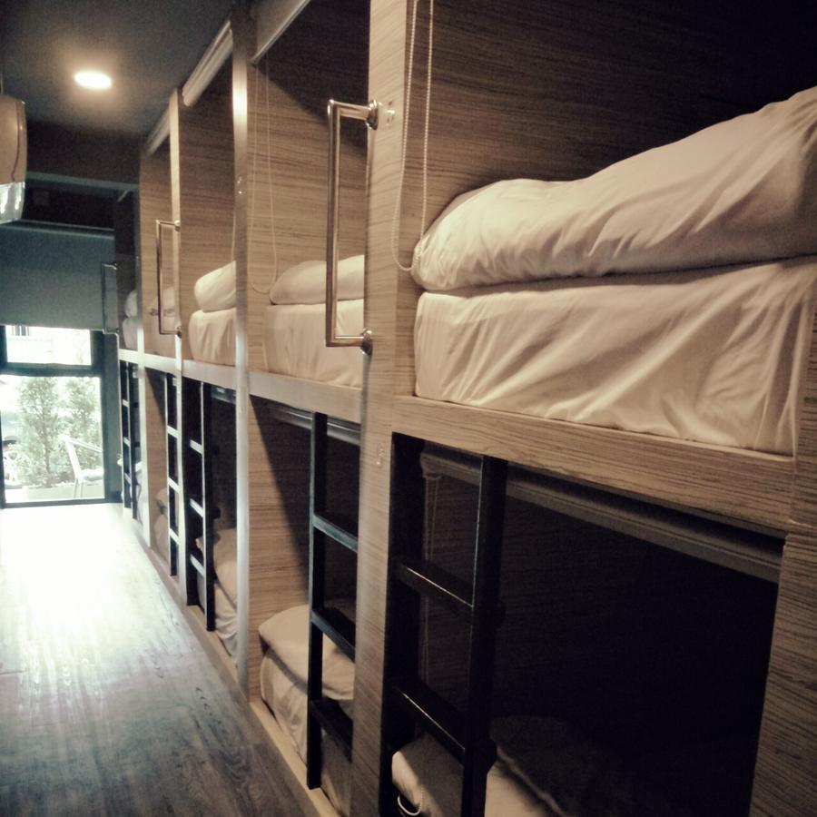 Badu Sukhumvit Dormitory Бангкок Екстер'єр фото