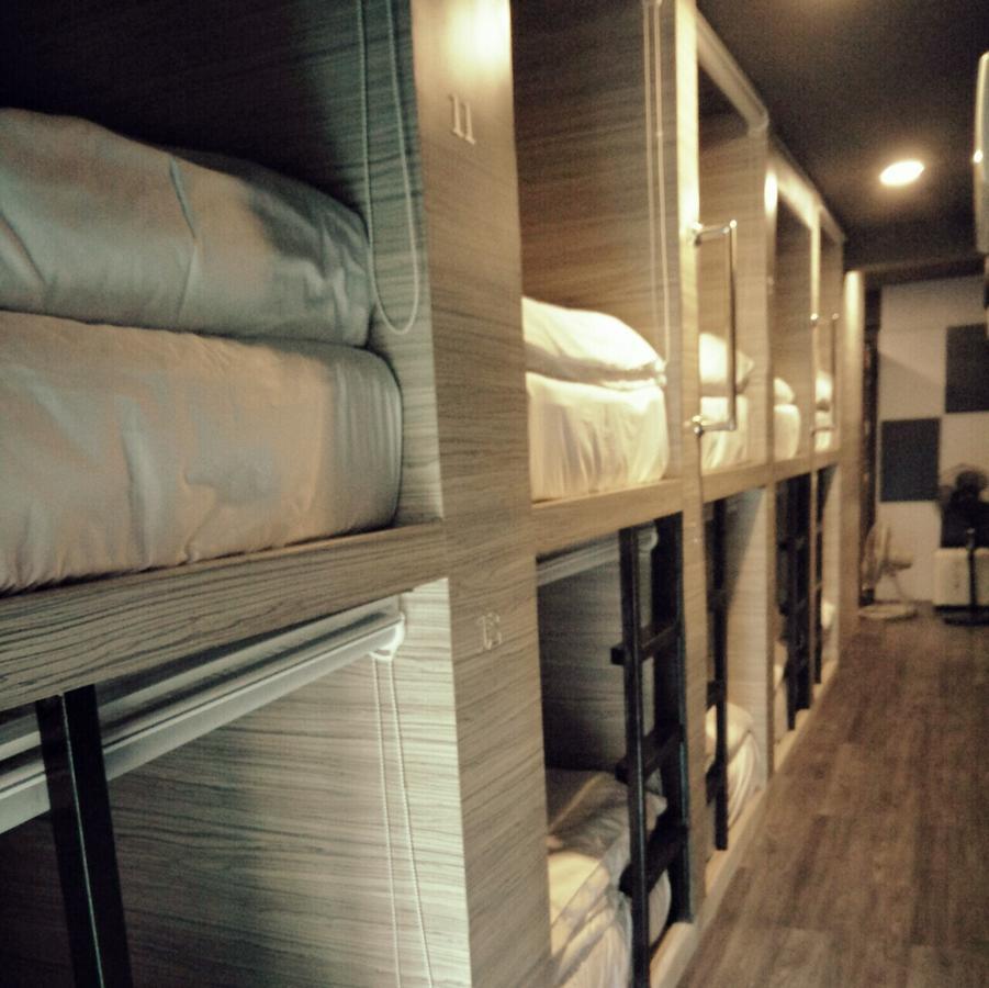 Badu Sukhumvit Dormitory Бангкок Екстер'єр фото