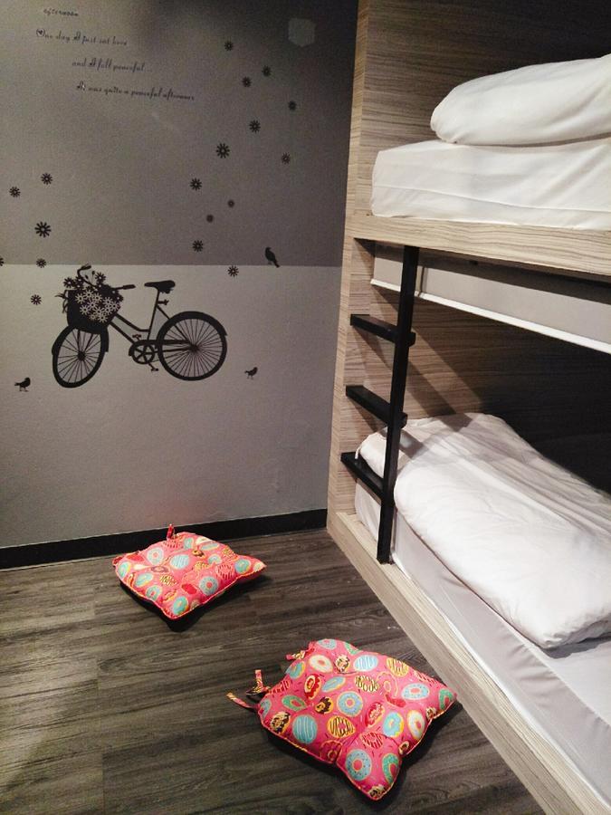Badu Sukhumvit Dormitory Бангкок Екстер'єр фото