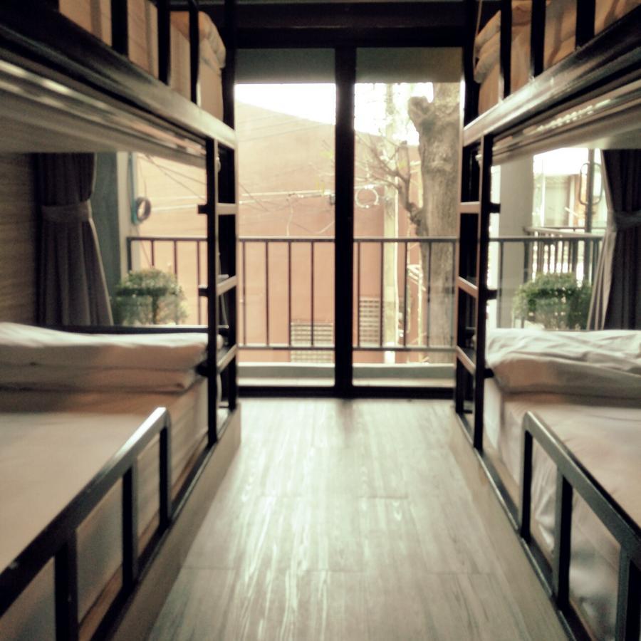 Badu Sukhumvit Dormitory Бангкок Екстер'єр фото