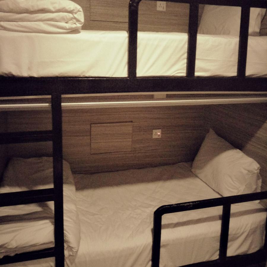Badu Sukhumvit Dormitory Бангкок Екстер'єр фото