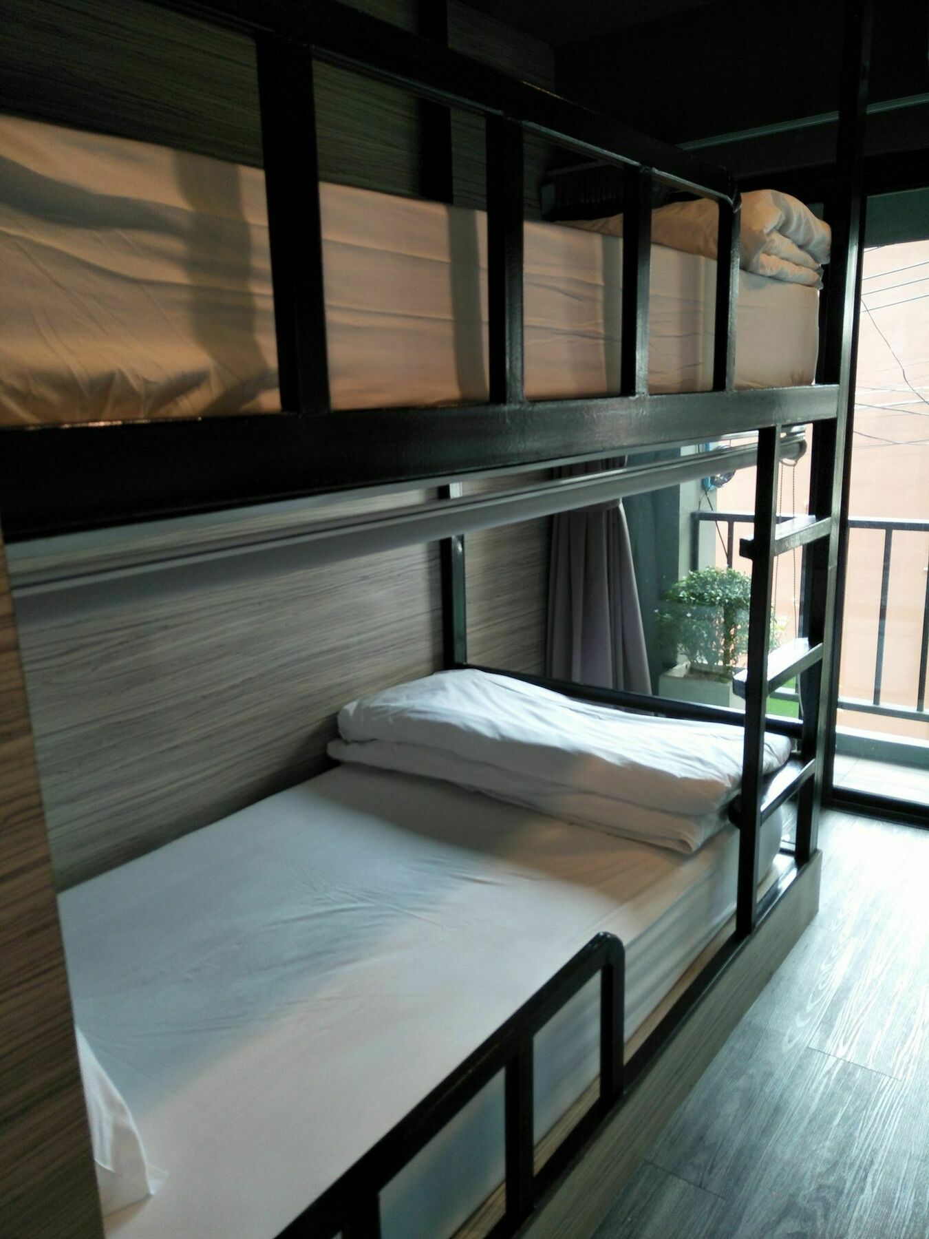 Badu Sukhumvit Dormitory Бангкок Екстер'єр фото