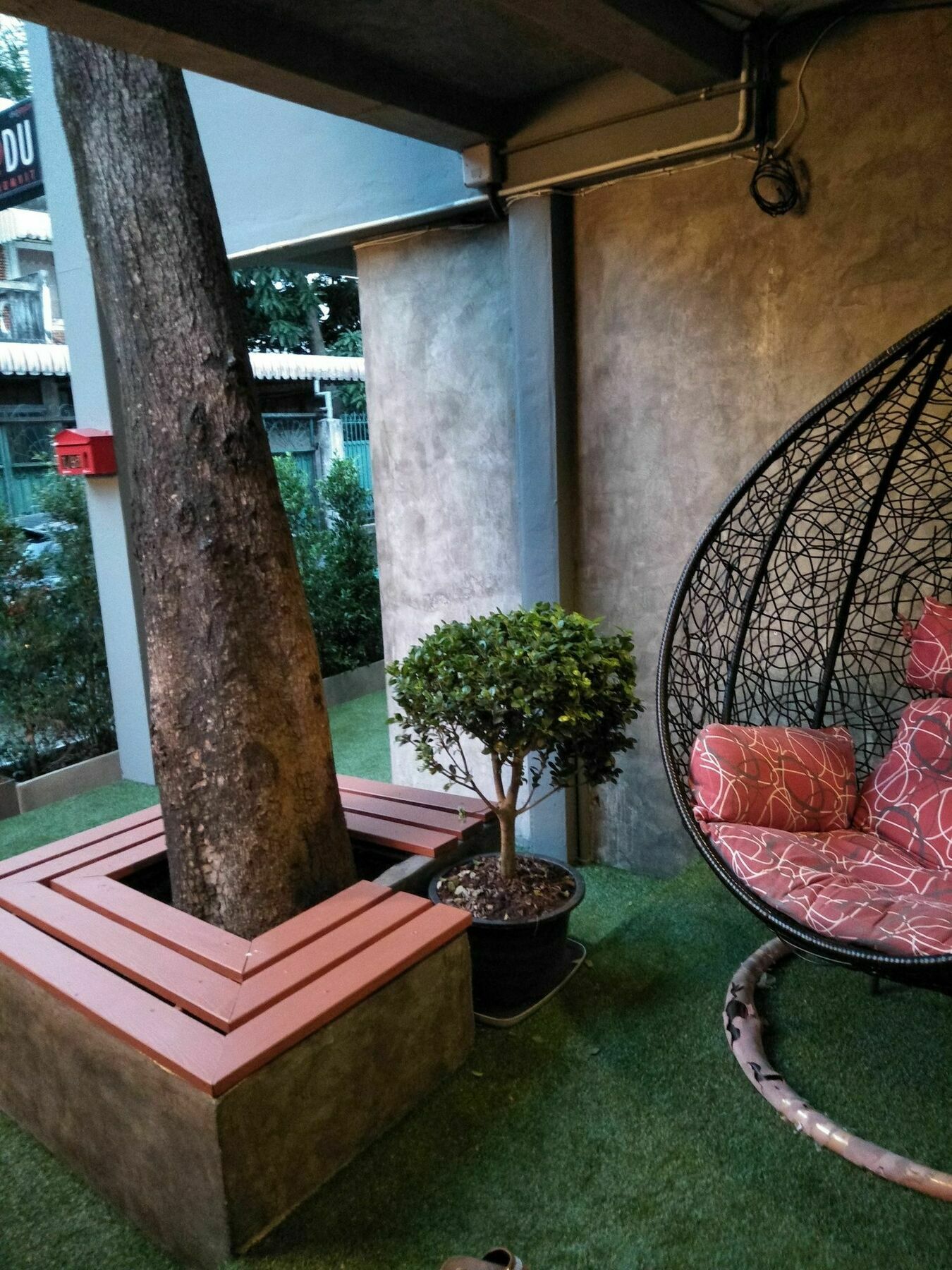 Badu Sukhumvit Dormitory Бангкок Екстер'єр фото