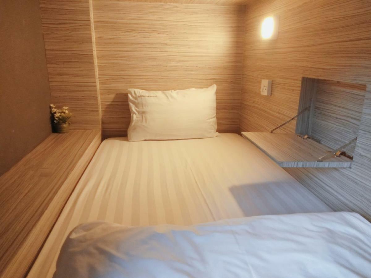 Badu Sukhumvit Dormitory Бангкок Екстер'єр фото