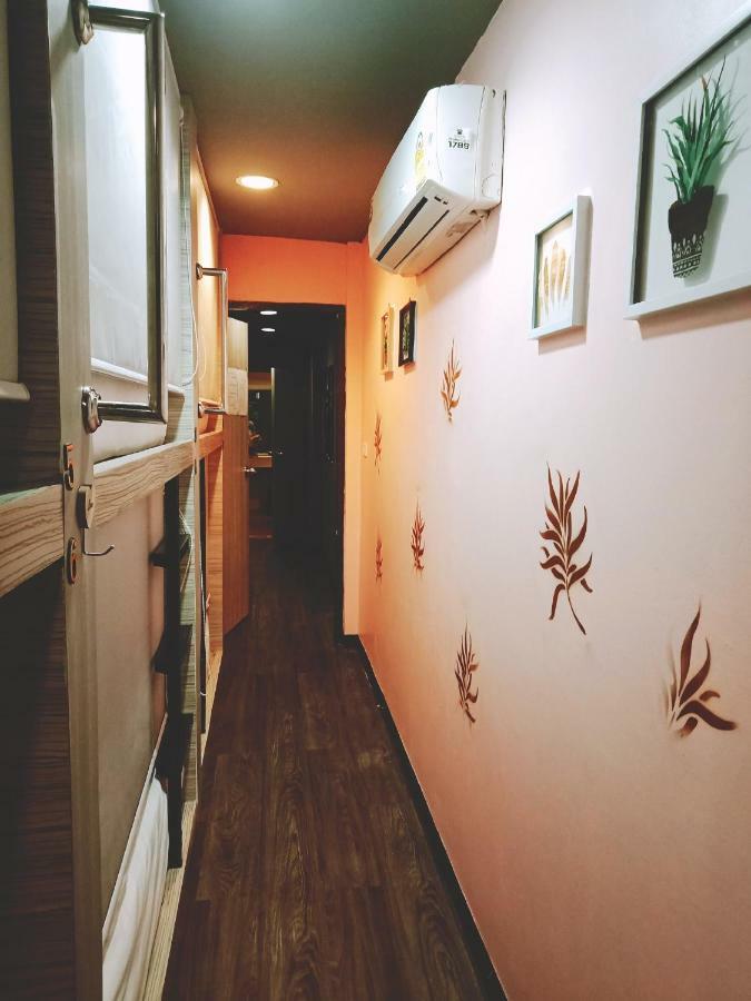 Badu Sukhumvit Dormitory Бангкок Екстер'єр фото