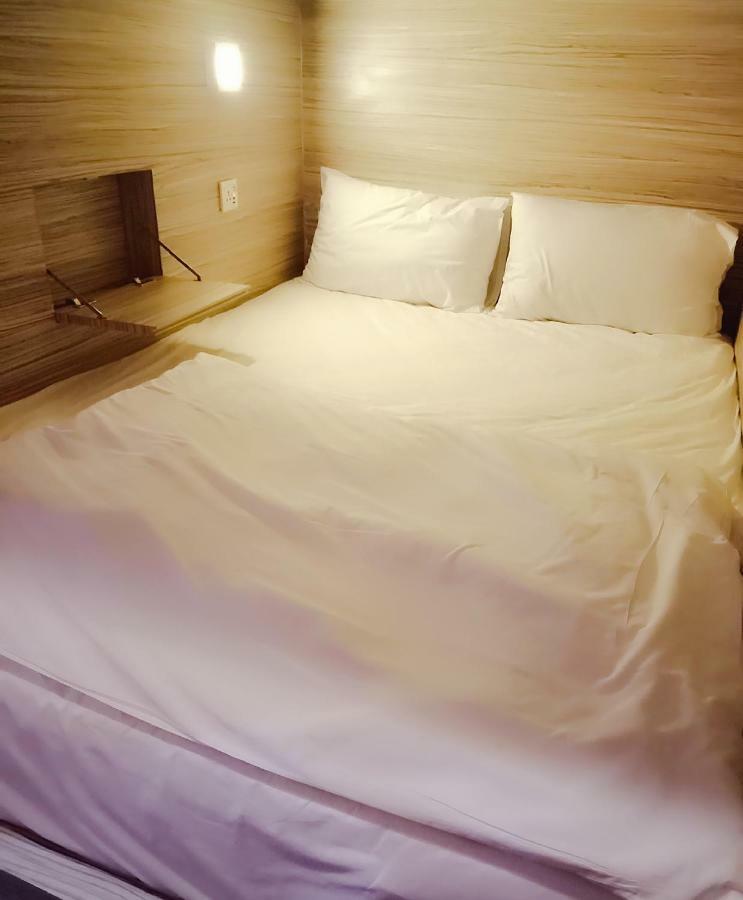 Badu Sukhumvit Dormitory Бангкок Екстер'єр фото