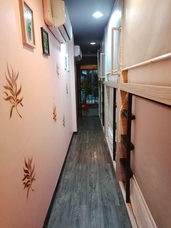 Badu Sukhumvit Dormitory Бангкок Екстер'єр фото
