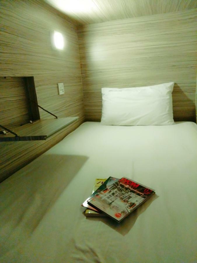 Badu Sukhumvit Dormitory Бангкок Екстер'єр фото