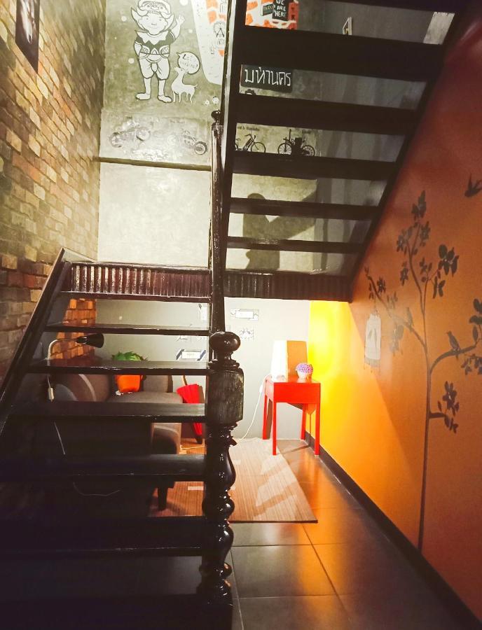 Badu Sukhumvit Dormitory Бангкок Екстер'єр фото